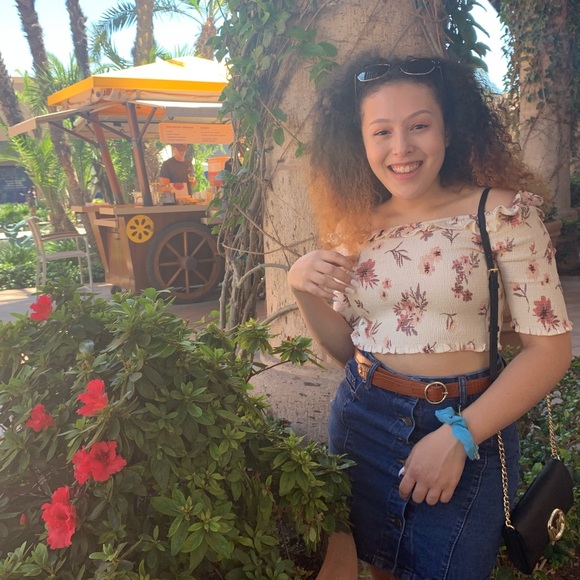 Meet your Posher, Janelle - Picture 2 of 3